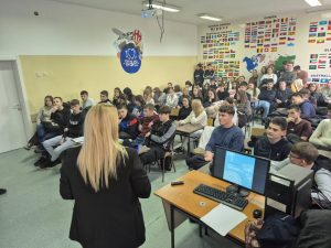 ОДРЖАНА РАДИОНИЦА О ПРЕВЕНЦИЈИ НАСИЉА У ЕКОНОМСКО-ТРГОВИНСКОЈ ШКОЛИ У КРУШЕВЦУ